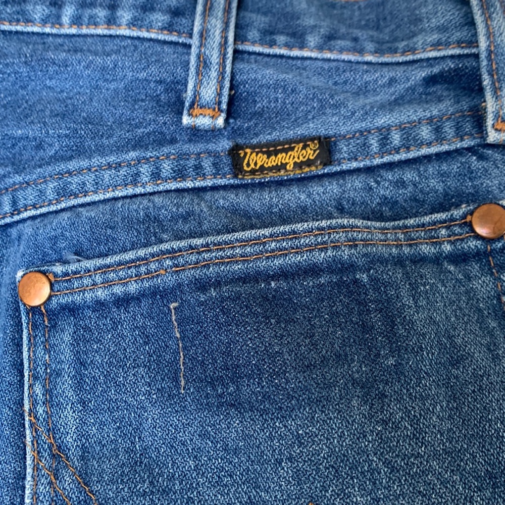 Medium wash good as new boot cut Wrangler jeans
